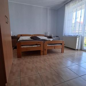 Ekononiczny pokój z dwoma pojedynczymi łóżkami